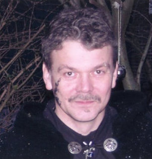 Jochen, in jungen Jahren mit Herr der Ringe Outfit